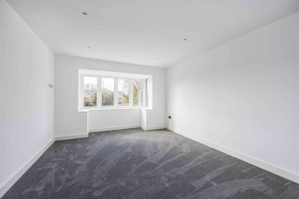38a Five Heads Road, Horndean-Small-PorticoMarketi