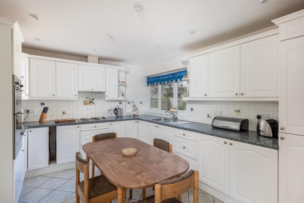 19 Ditchley Road-6.jpg