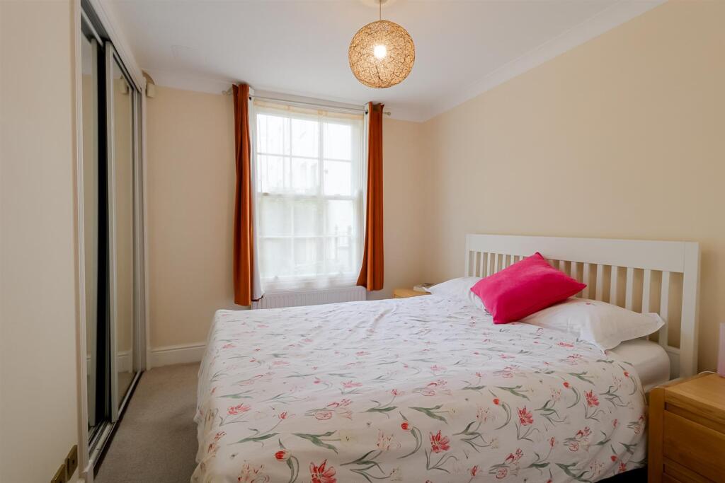 2-bed-2-bath-central-cheltenham (21).jpg
