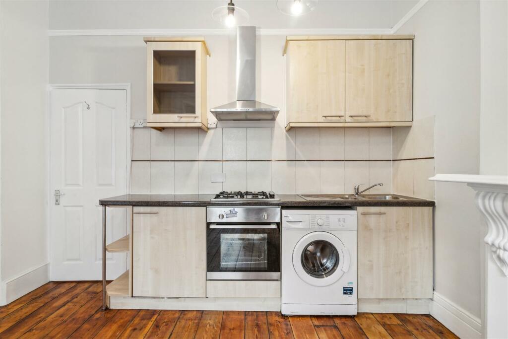 Flat 2, 49 Lambert Road, Brixton SW2 5BB-10.jpg