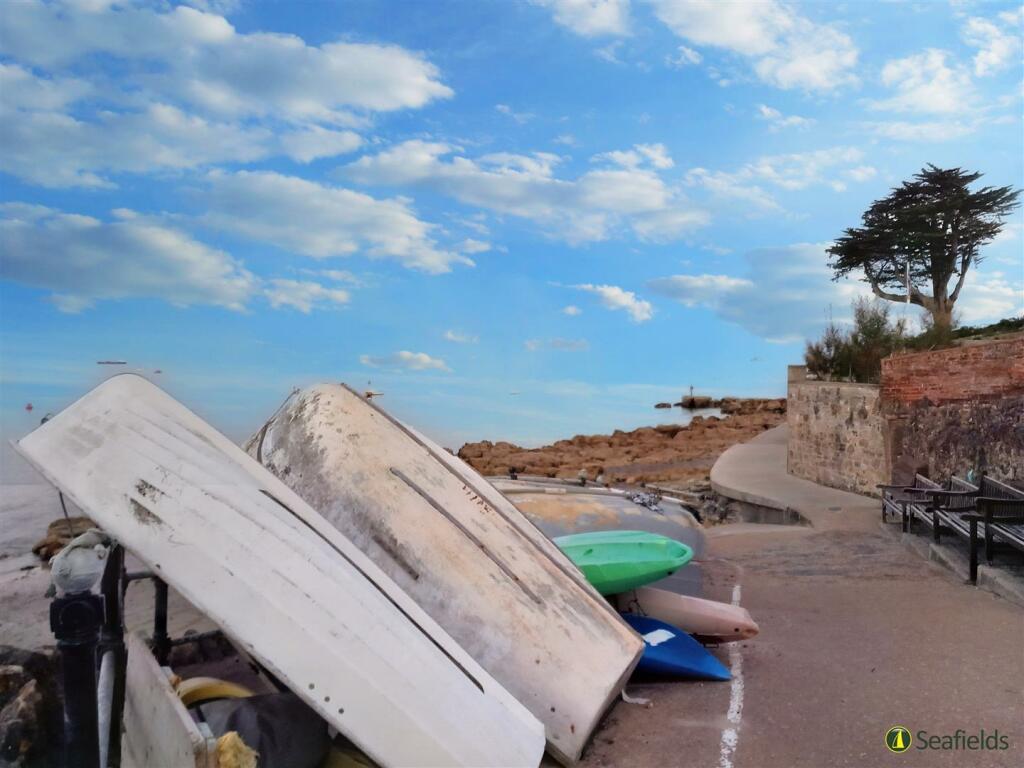 Sea Wall to Seagrove Bay