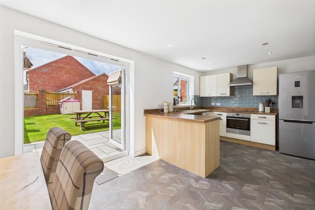 CAM03162G0-PR0277-STILL019