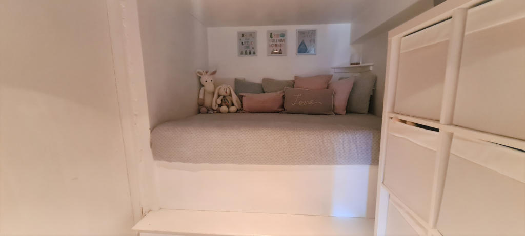 BASEMENT SNUG AREA