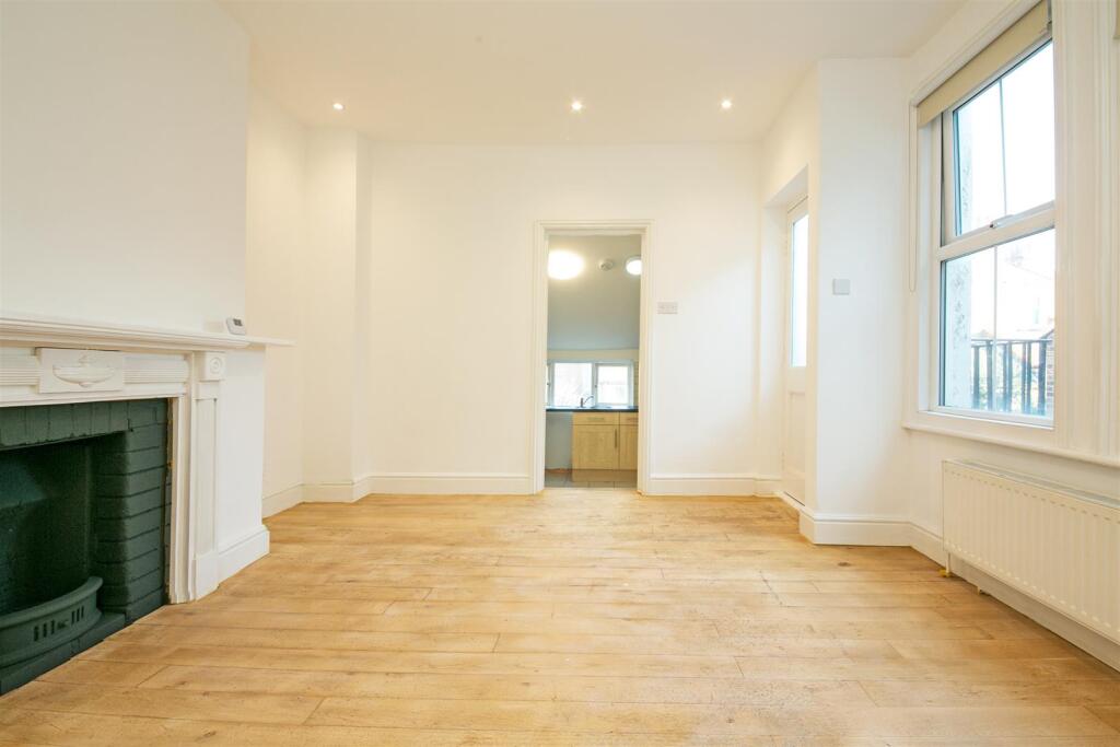 54b Gilbey Road SW17 reception 1.jpg