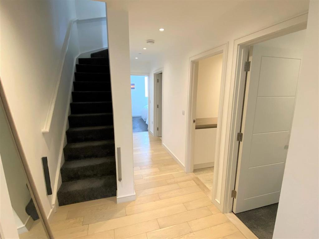 11 Towan Heights Entrance Hall