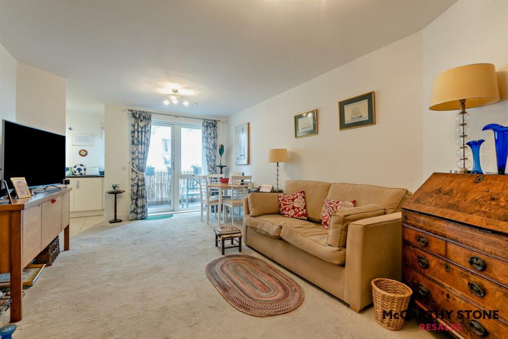 8622195-interior10-800.JPG