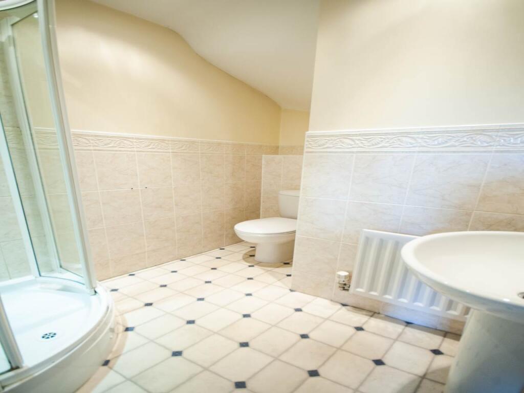 Room 2 en-suite