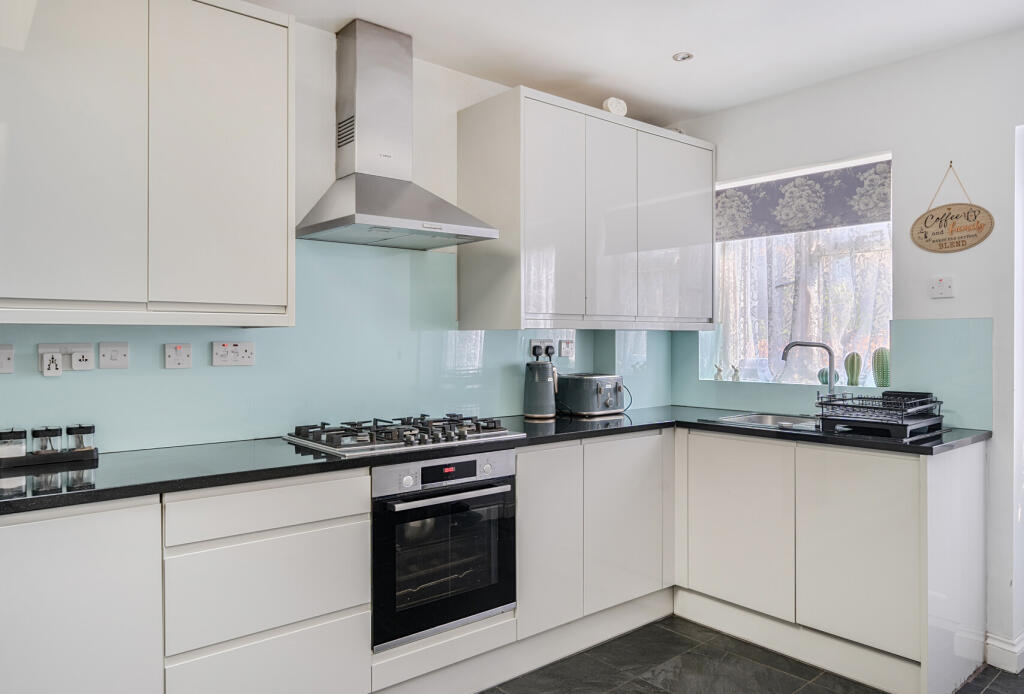 1321535-9-687538d...