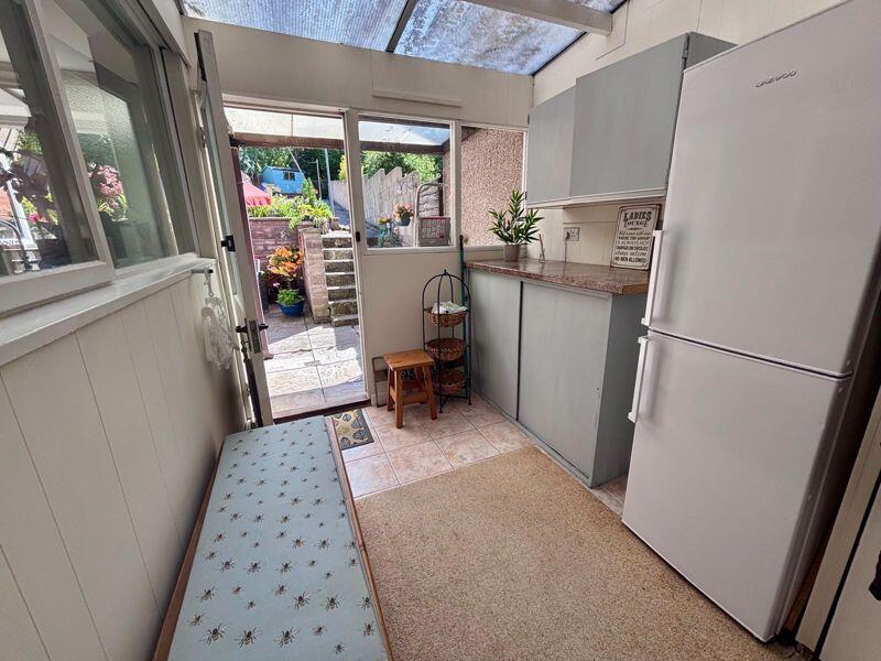 lean too / conservatory