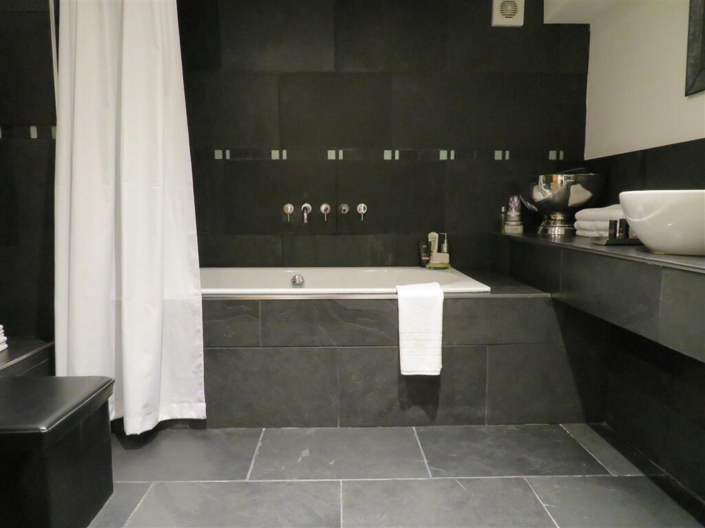 247 Milton Bathroom2.JPG