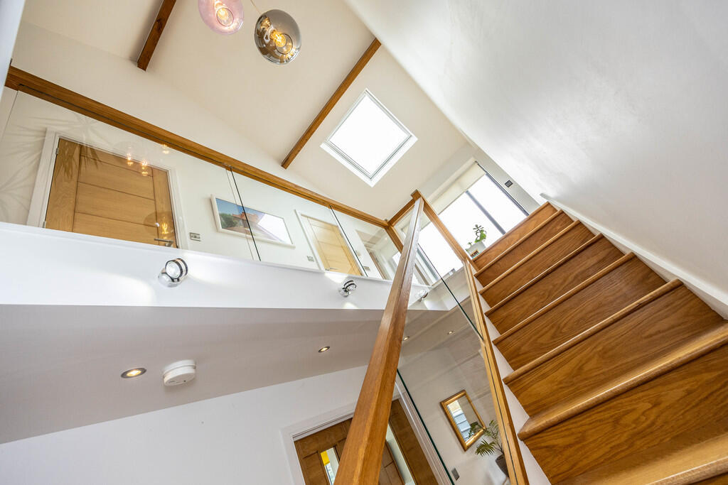 205FLDews-280525-...