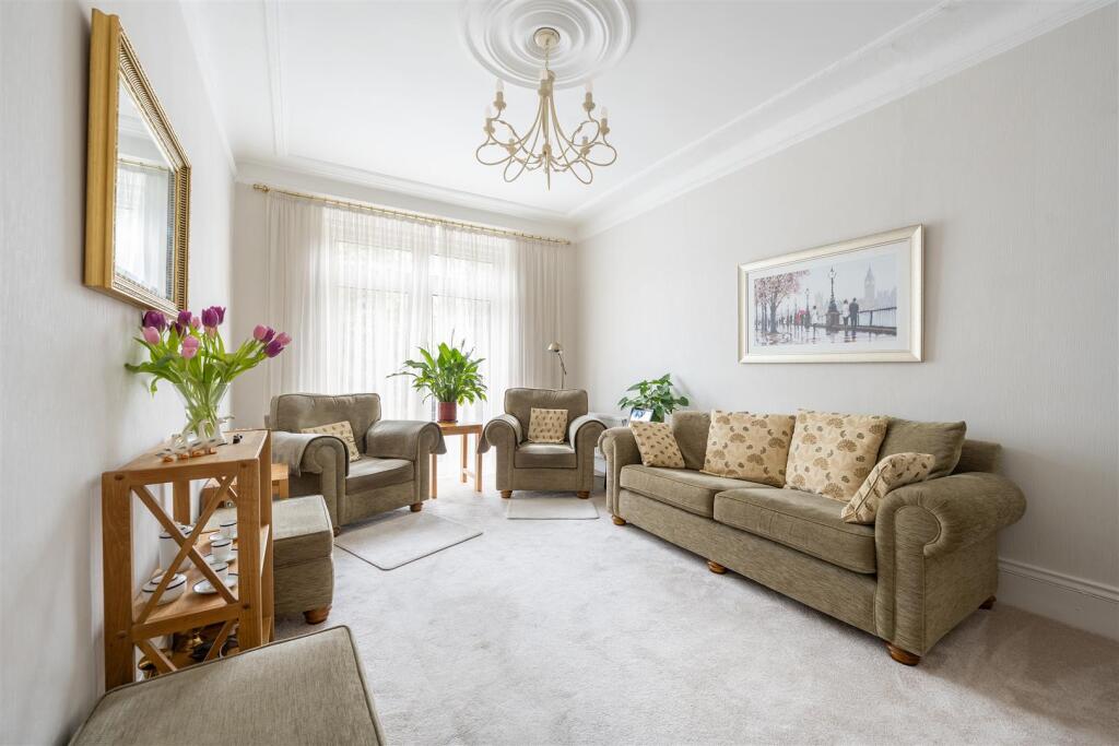 Chingford Avenue E4