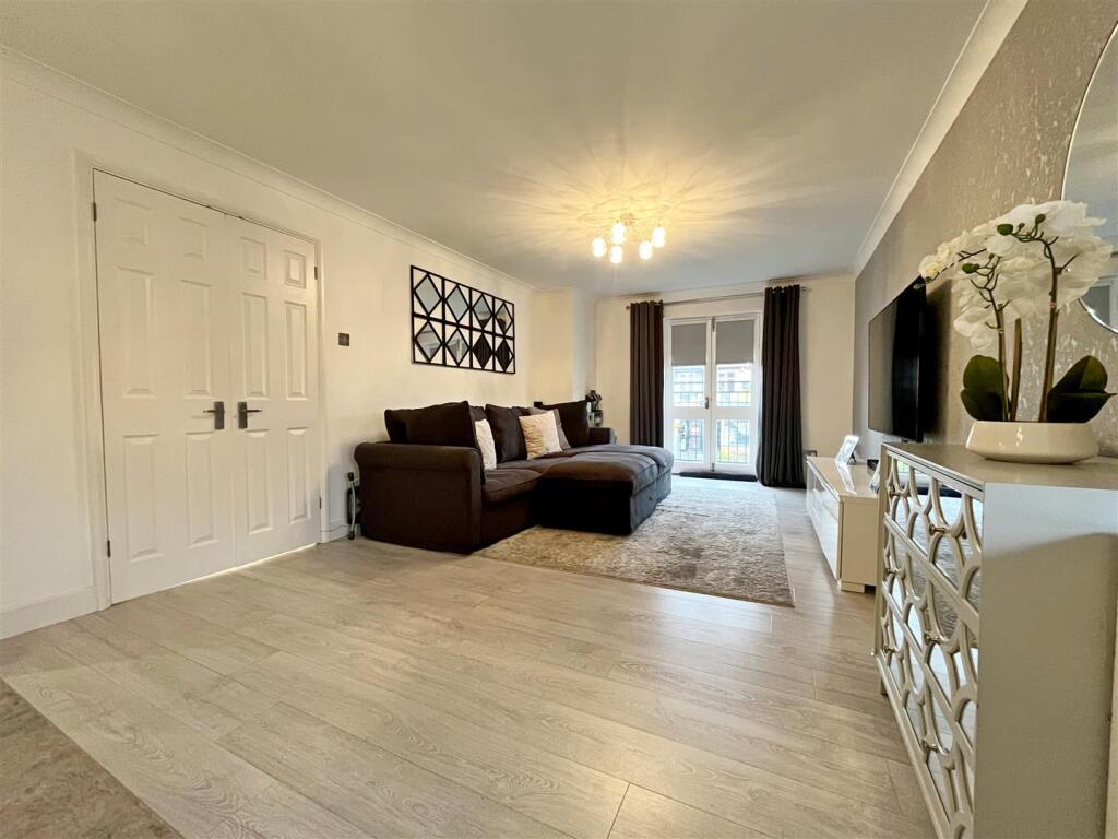 Open Plan Living/ Dining Area