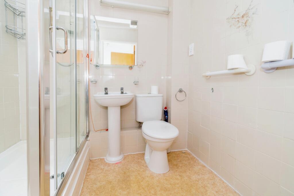 SHOWER ROOM