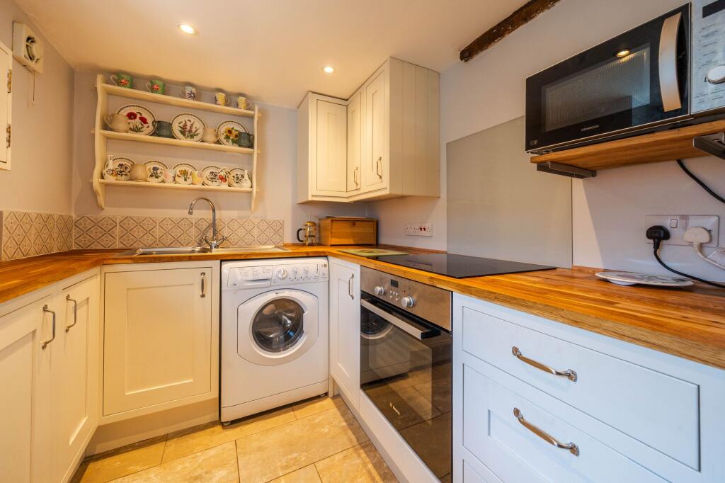 OPEN PLAN LIVING AREA