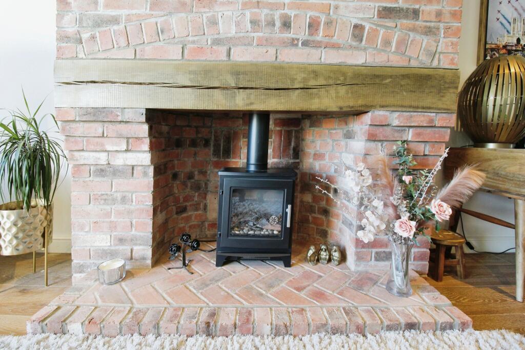 Log burner and surround