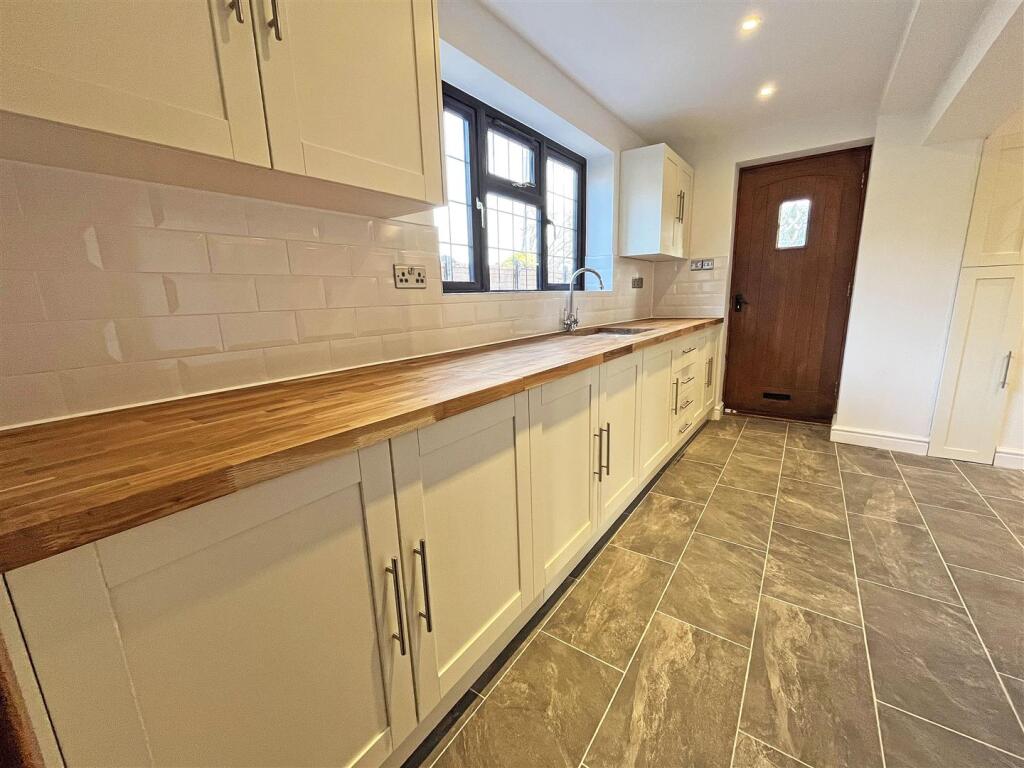 Kitchen4.jpg
