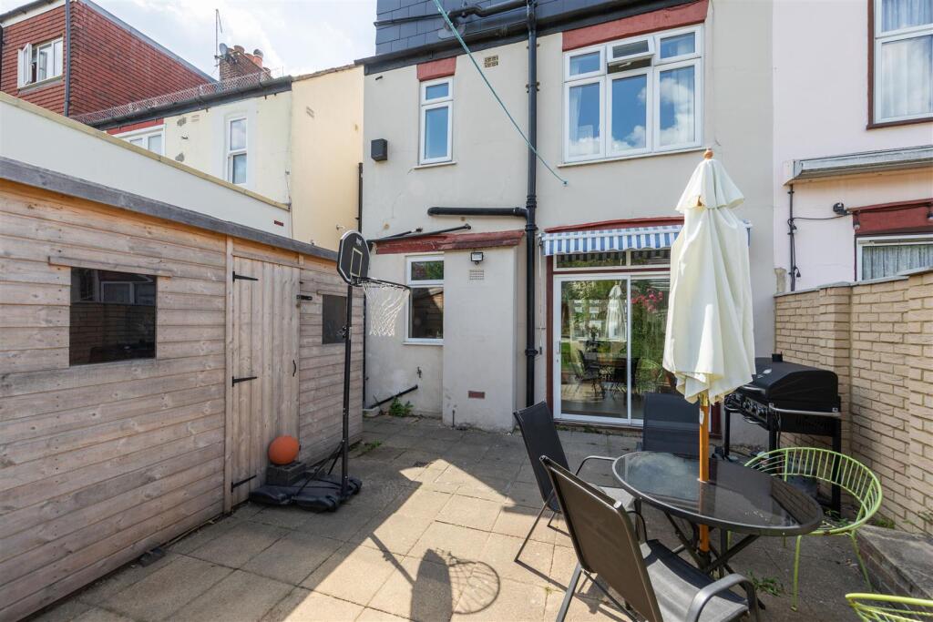 Ferndale Avenue, E17