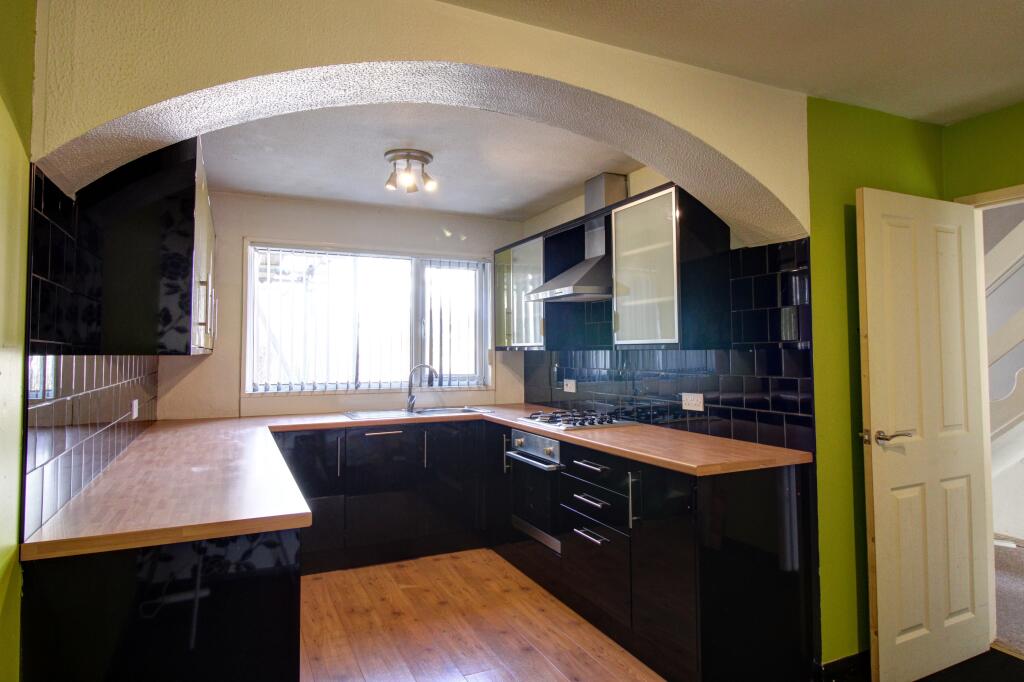 WYE COURT KITCHEN 2