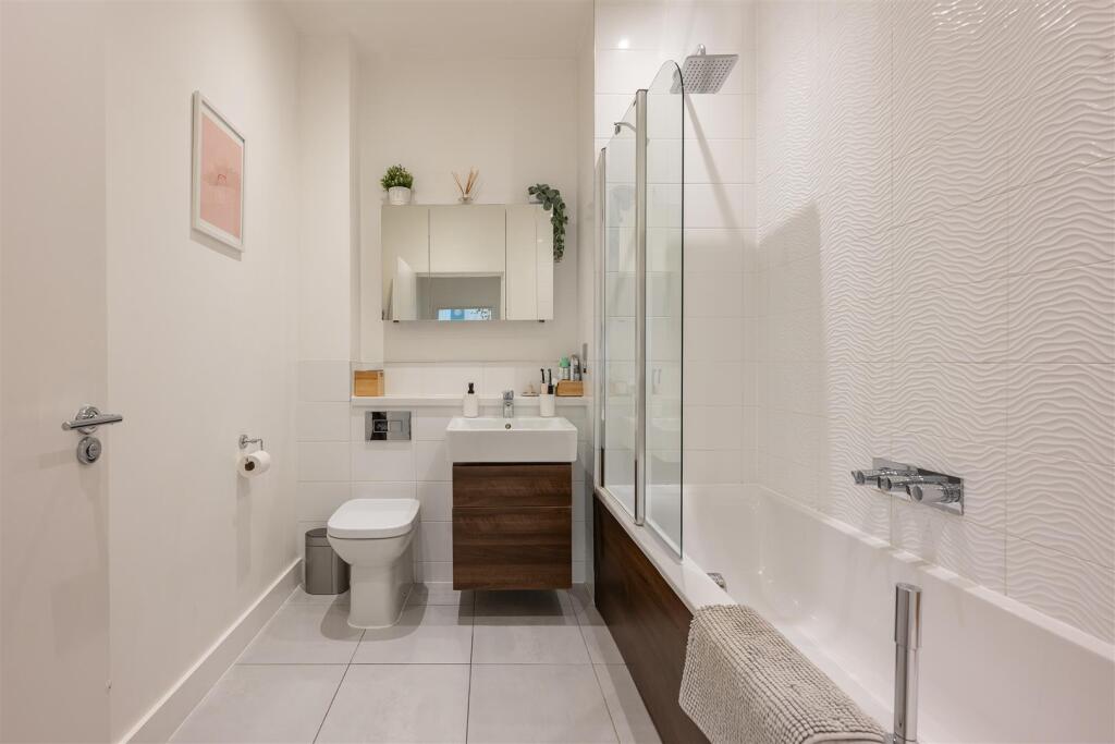 Richard Tress Way, E3