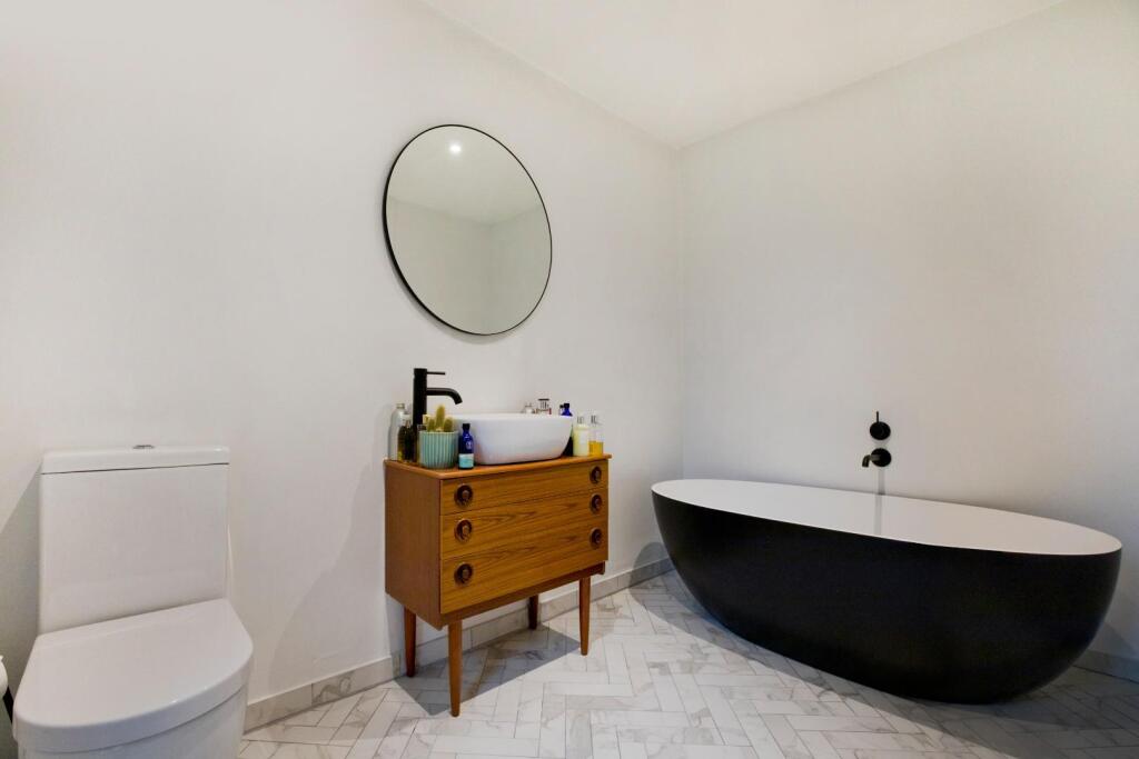 Bedroom Two En Suite