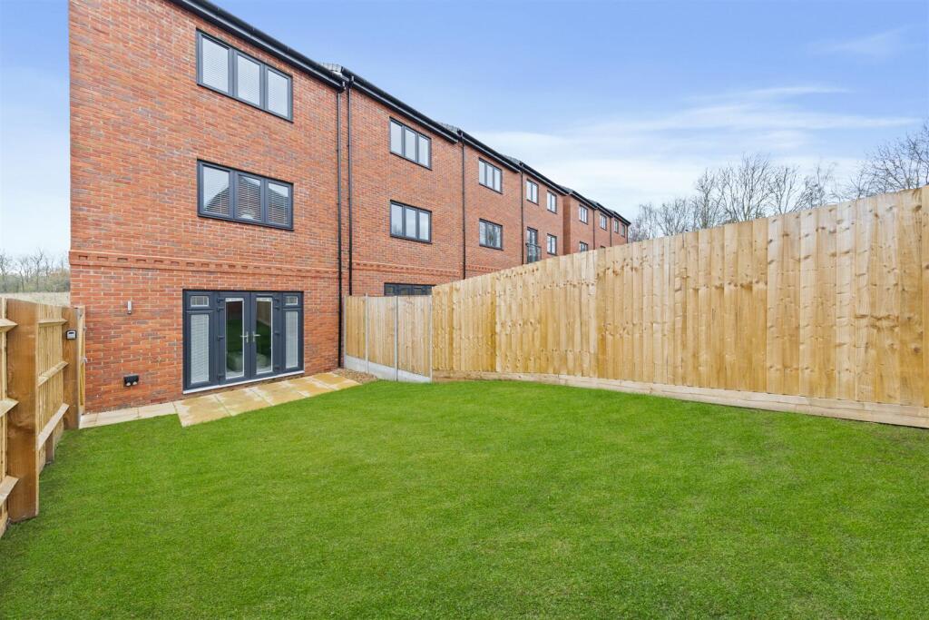 Externals@WoolfGroveWeb07.jpg