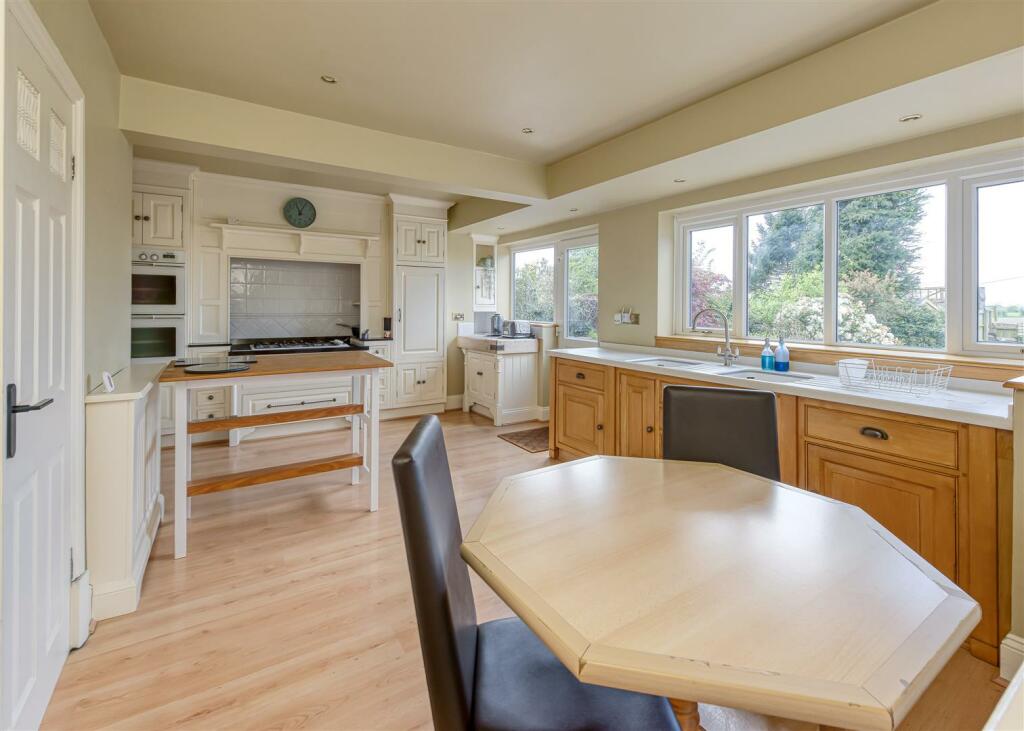 59 Sabrina Road-kitchen1.jpg