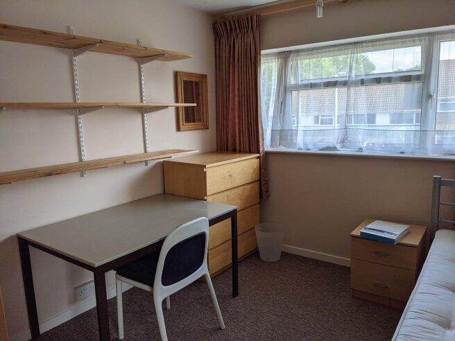 long-meadow-way-ct2-7bt-926619