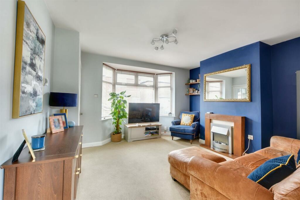 Living Room_2.jpeg
