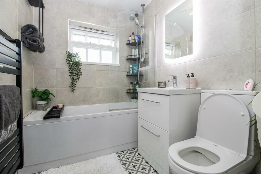 BATHROOM/W.C.