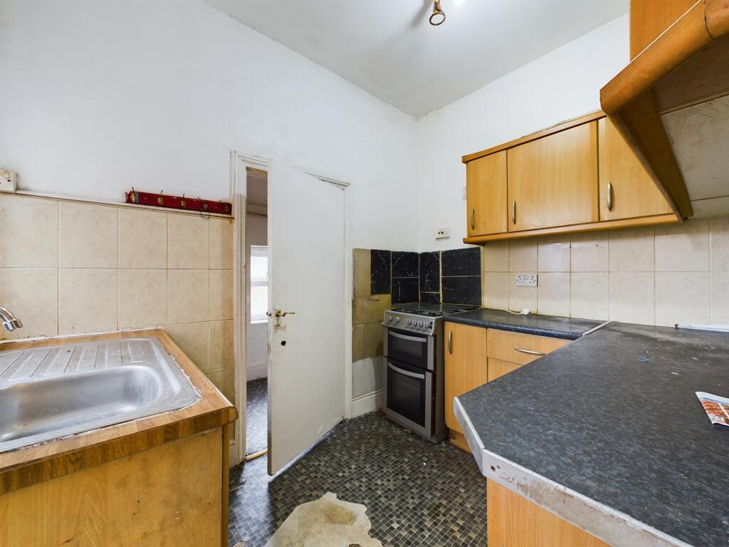 CAM03860G0-PR0112-STILL004