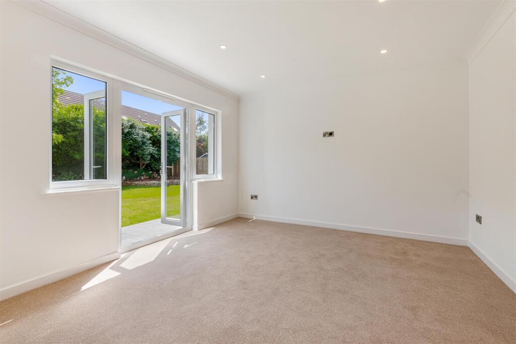 A14 - 3 Manor Bend Galmpton - 250611.jpg