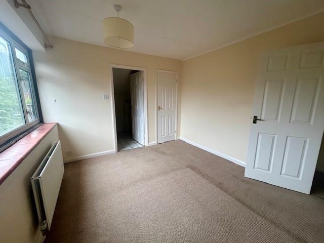 13 The Fairway bedroom.jpg