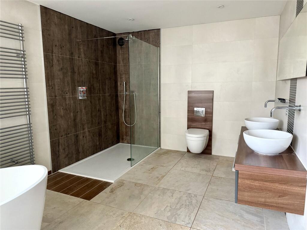 En-Suite Bathroom