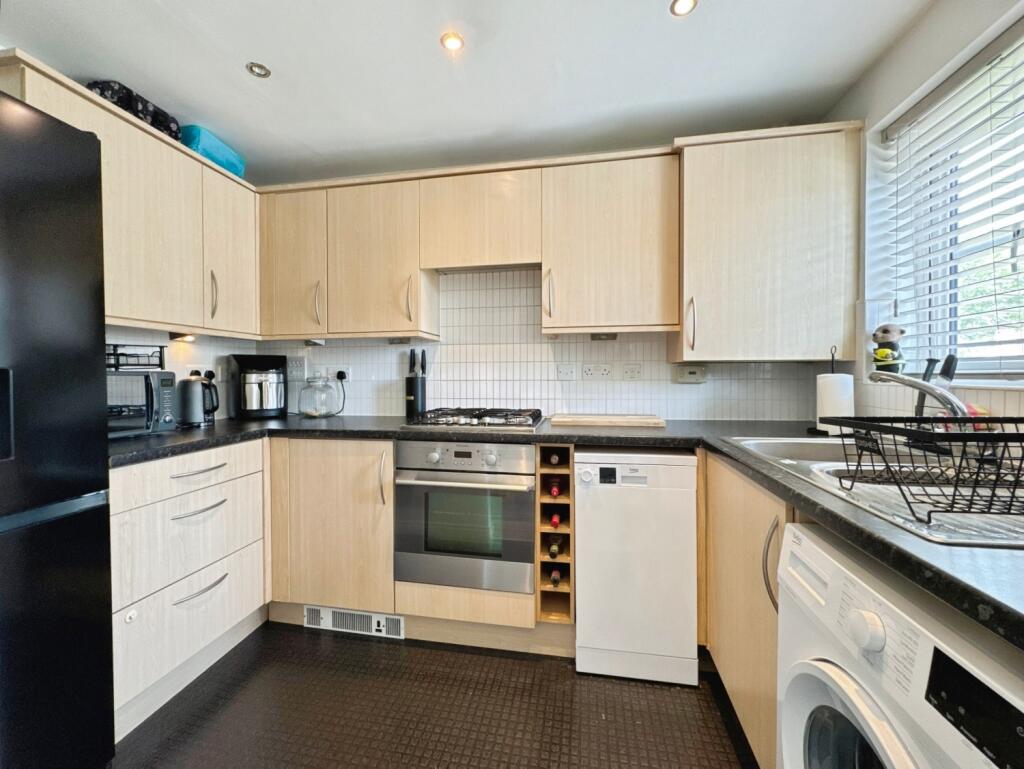 EweMove Basingstoke 102 Wiltshire Crescent