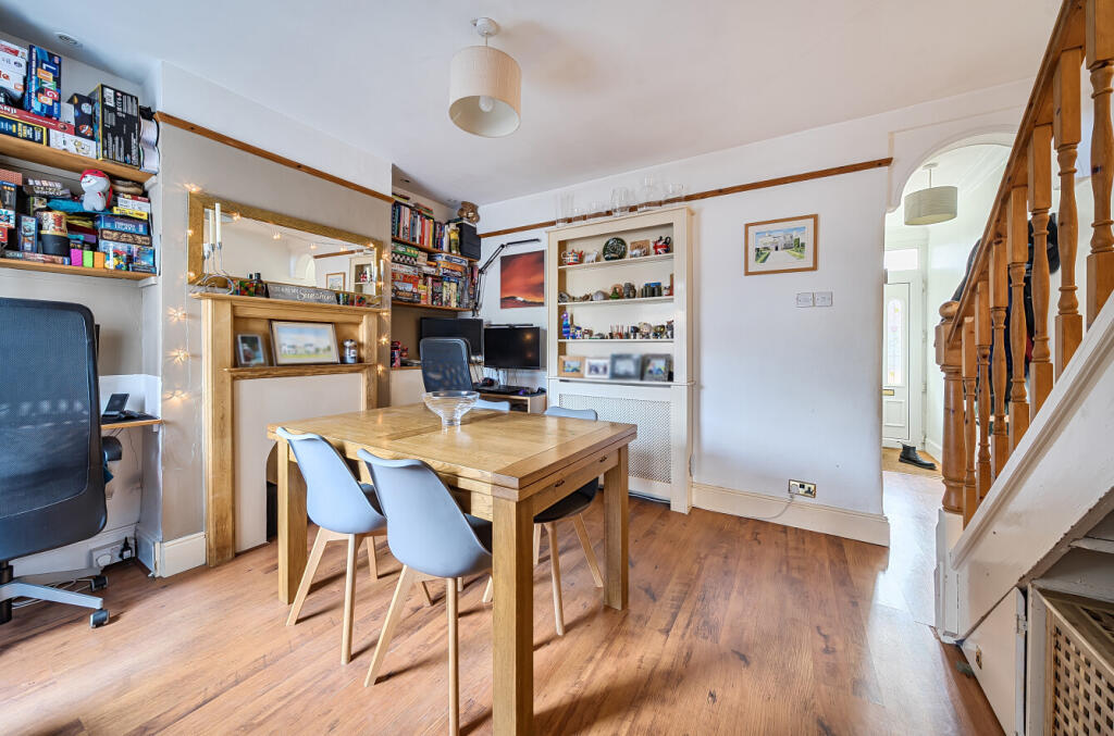 1359773-6-68dabf8...