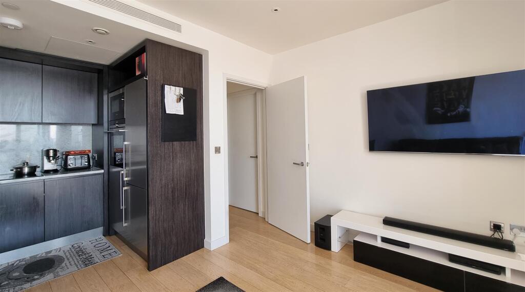 Lounge.Kitchen 2.jpg