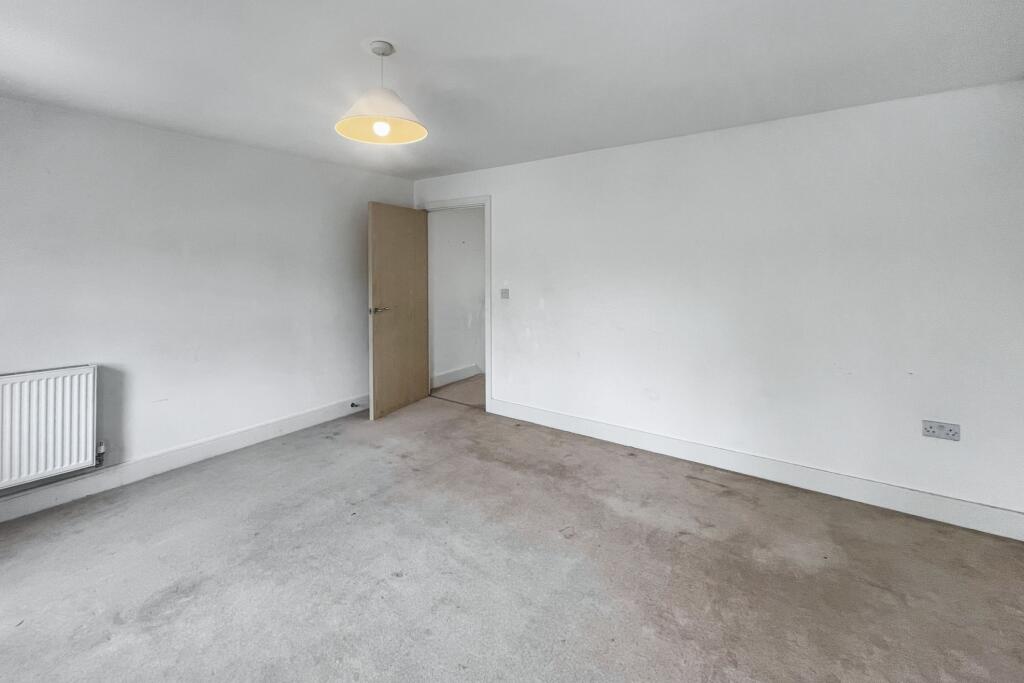 40 Reynolds Avenue, Redhill, Surrey, RH1 1TJ