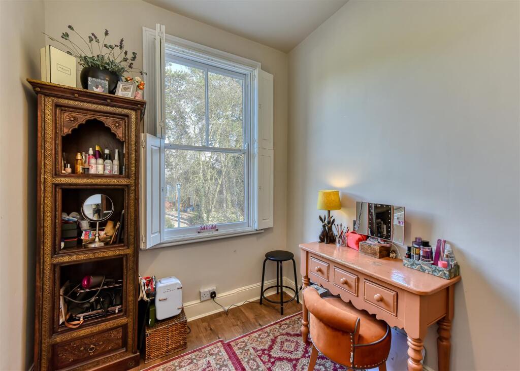 49 Richmond Road-bed5.jpg