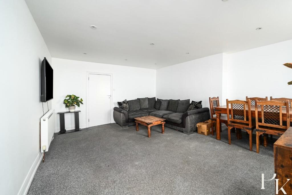 Flt 5, 27 Brunswick Terrace, BN3 (14).jpg