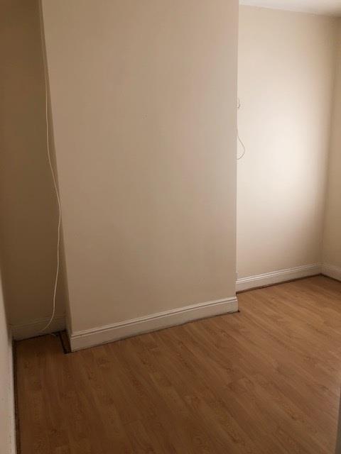 Middle size bedroom.jpg