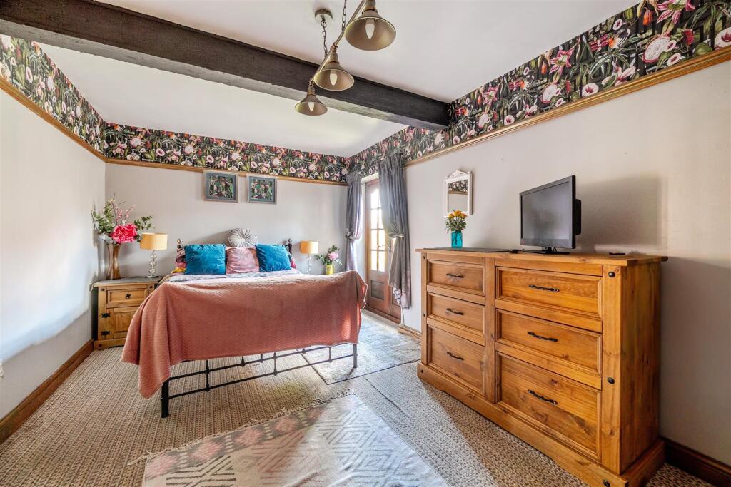 13 Carts Lane, Grendon