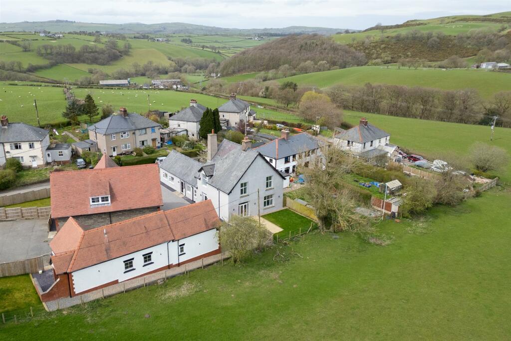 Tan-y-Fron (4 properties)-34.jpg