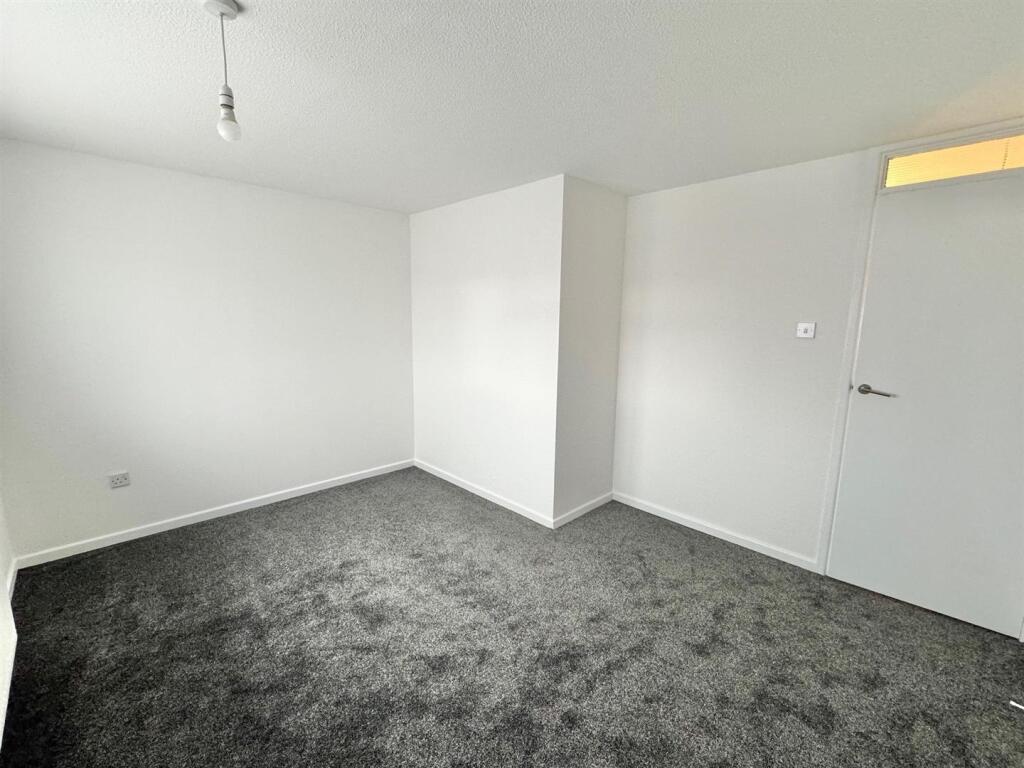 Bed 1.jpg