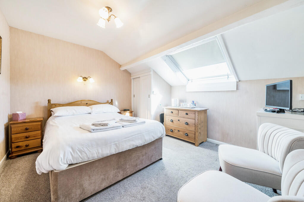 Guest Bedroom Nin...