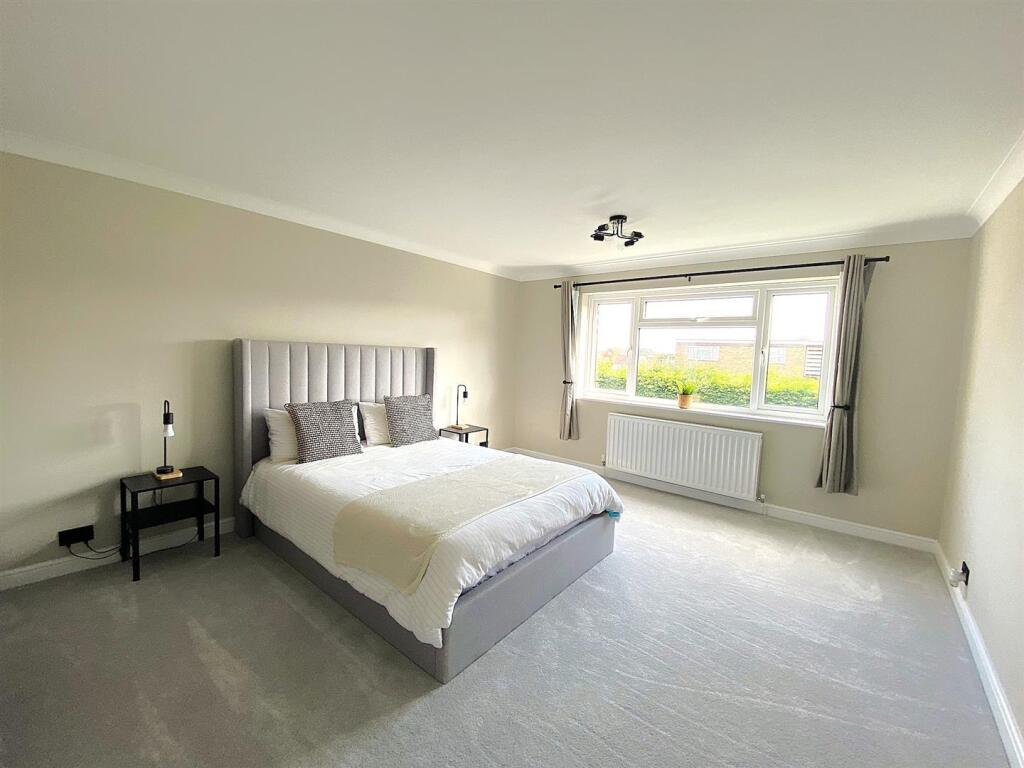 10 Brampton Ct - Bed1.jpg