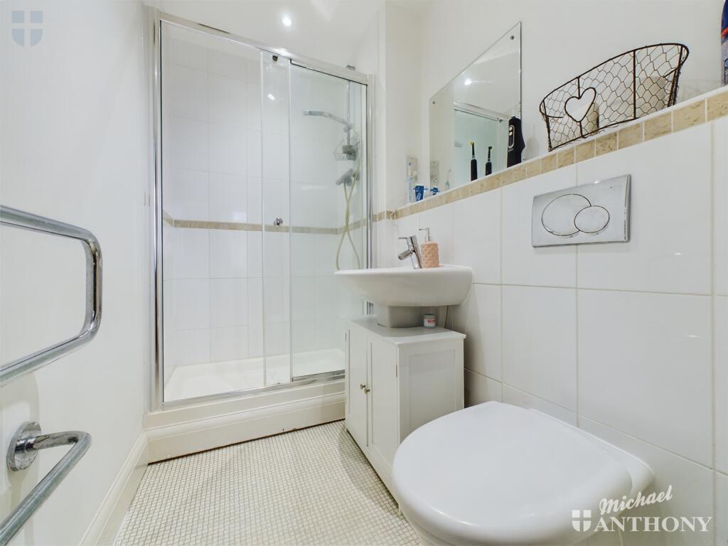 CAM03218G0-PR0373-STILL004