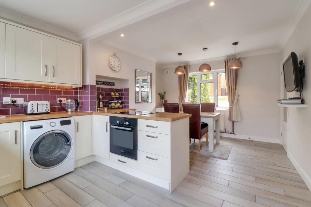 Open plan kitchen and dining room
