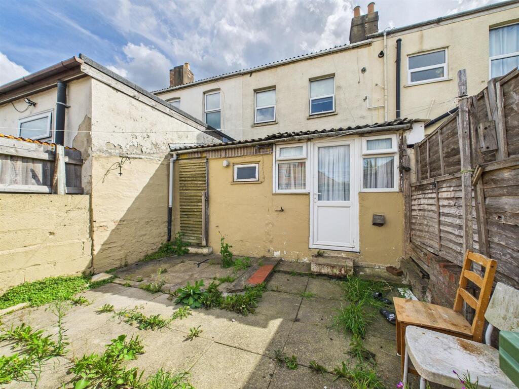 10 - 3 bedroom terraced house.jpg