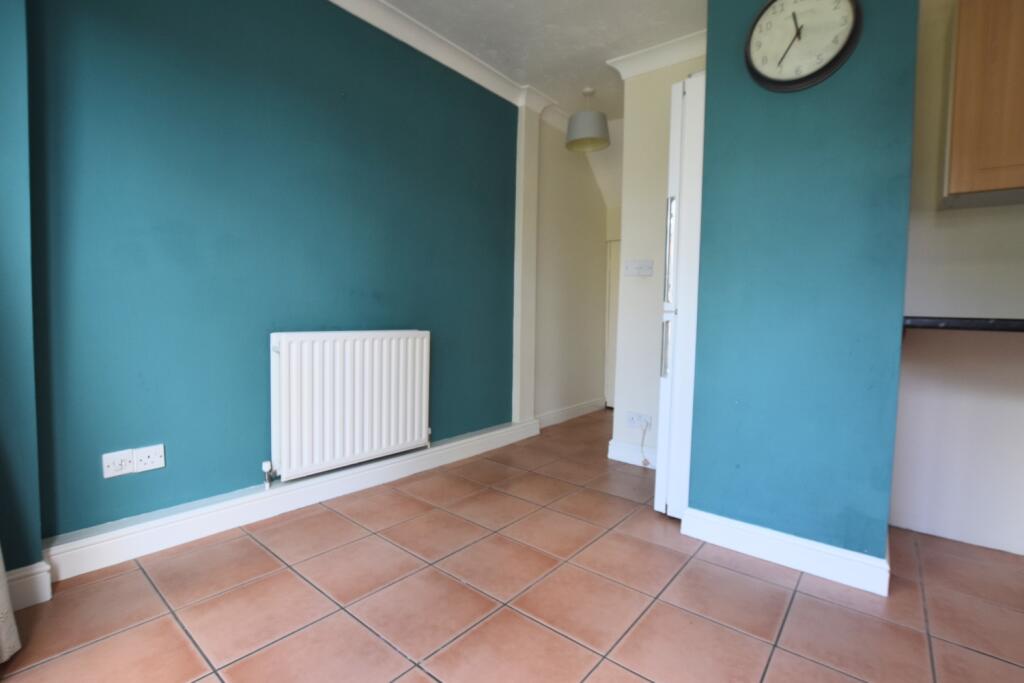 39 Carroll Close dining area
